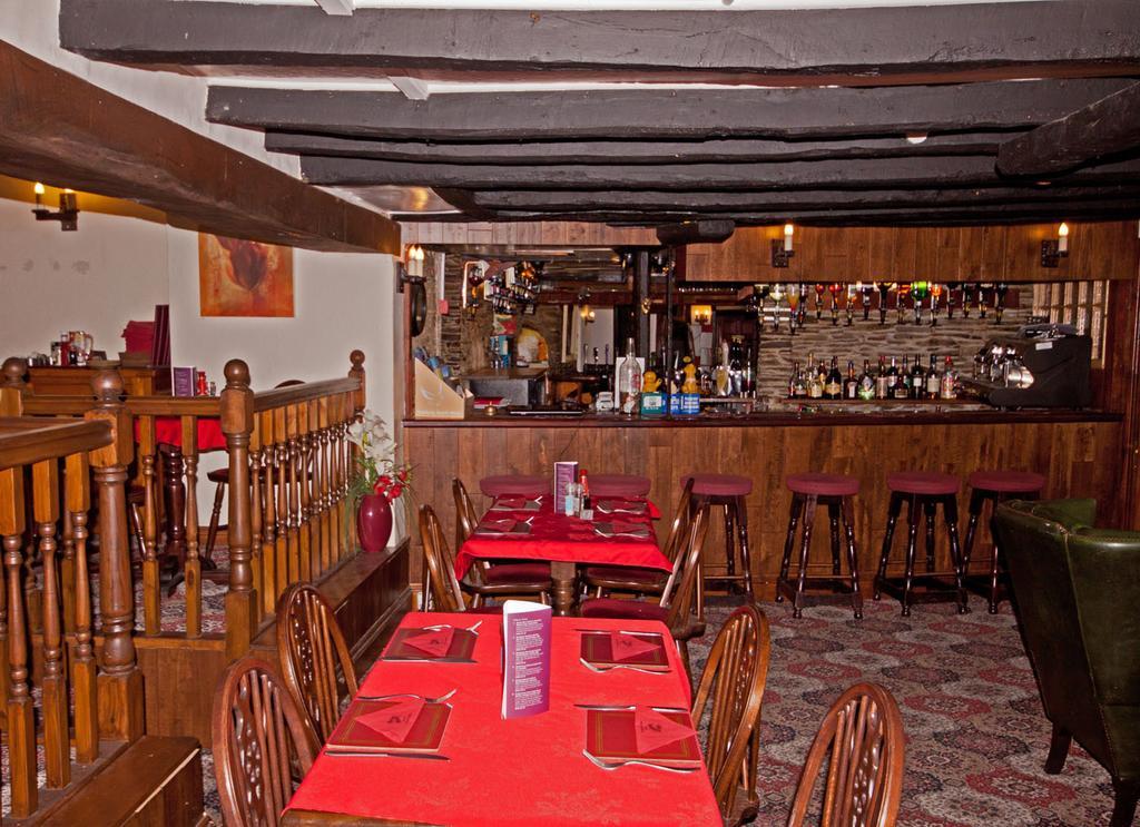 The White Hart Hotel Menheniot Exteriör bild