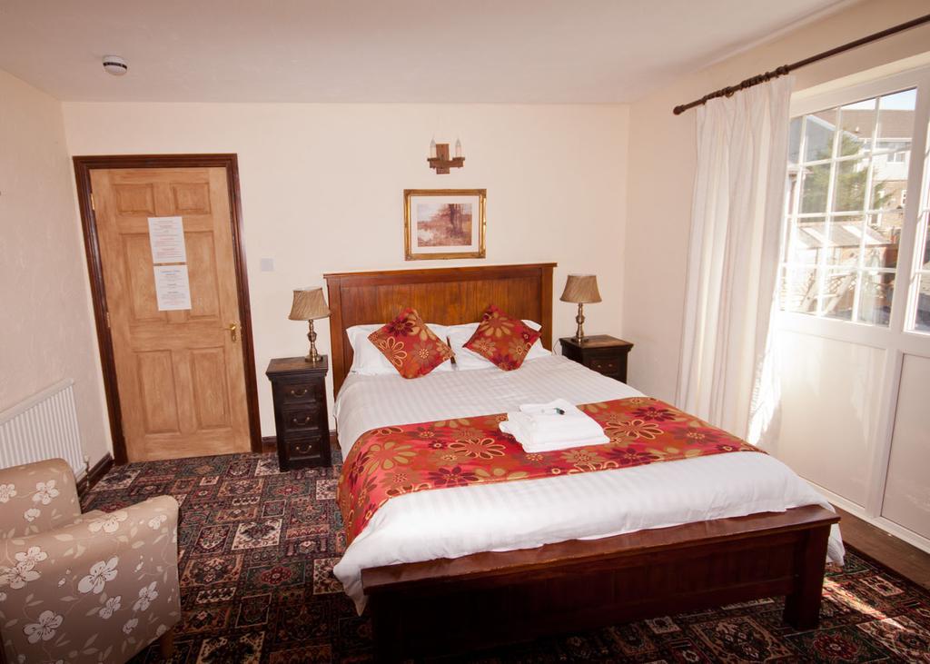 The White Hart Hotel Menheniot Exteriör bild
